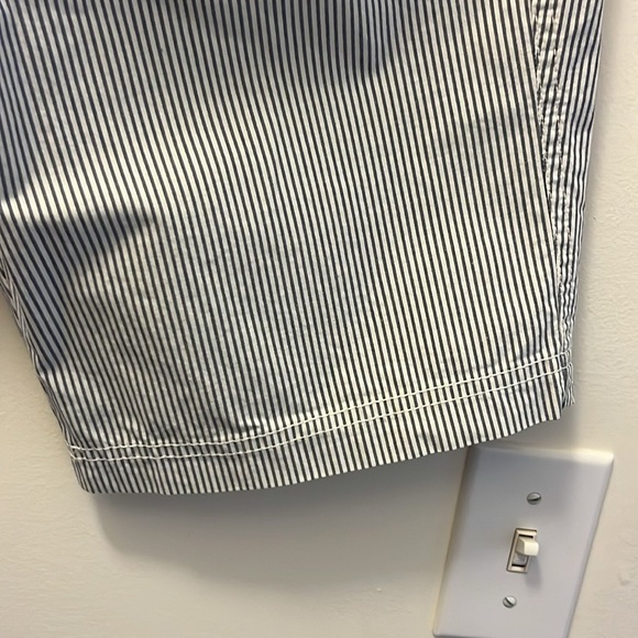 Dockers Striped navy and White striped Bermuda shorts size 8 - Picture 8 of 9